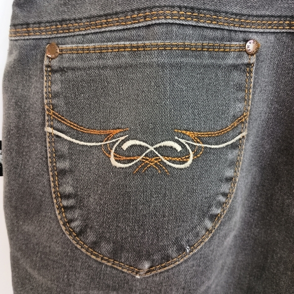 BRAXTON Stretch Jeans Burmuda Shorts with Logo (#1,428) - Picture 7 of 8